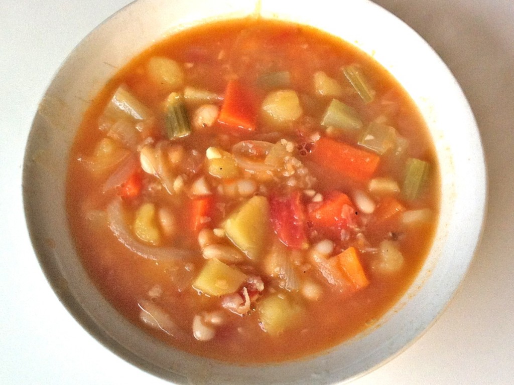 白インゲン豆入り野菜スープ